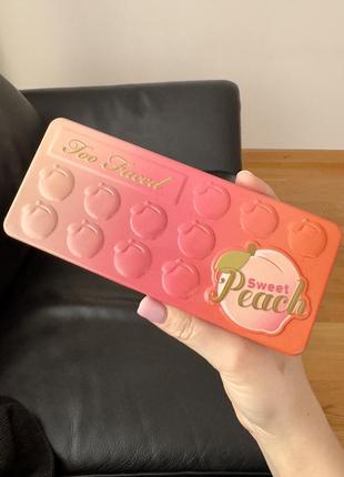 Палетка too faced