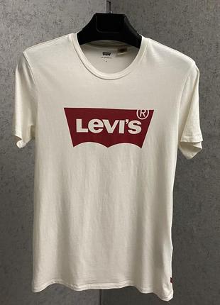 Белая футболка levis