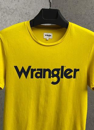 Желтая футболка wrangler2 фото