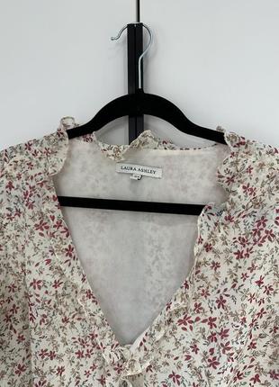 Цікава блуза у маленьких квітах3 фото