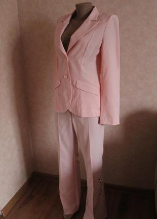 Нежно розовый брючный костюм двойка5 фото