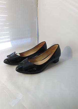 Лакові жіночі туфлі venezia