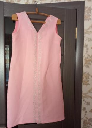 Дуже гарне плаття рожевого кольору з вишивкою з срібла2 фото