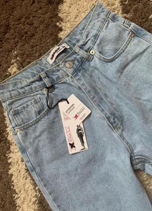 Стильні базові джинси мом3 фото