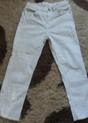Стильные белые джинсы для девочки5 фото