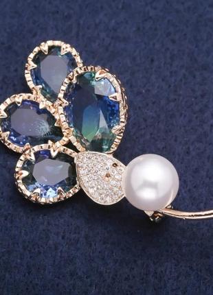 Брошь-веточка с бусиной