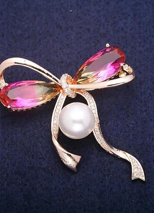 Брошь-бант с бусиной