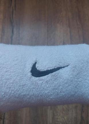 Напульсник nike.