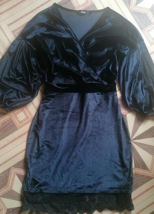 Оксамитова чорна сукня