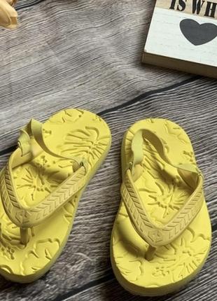 Трендові фоіп-флопи h&m