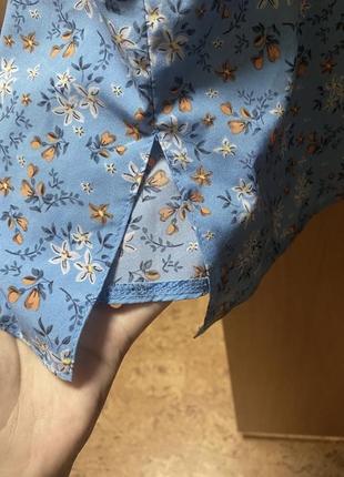 Гарна, легка, ніжна сукня у квітковий принт з розрізом на нозі4 фото