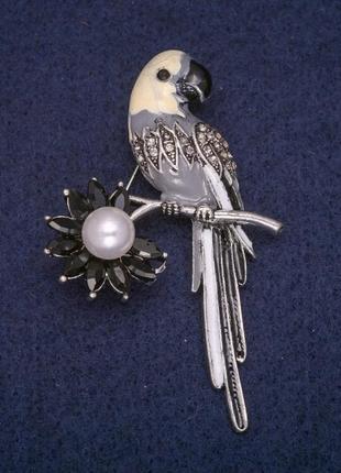 Брошь попугай с бусиной