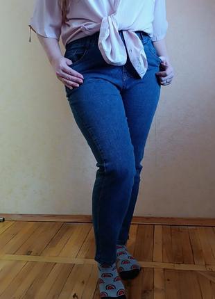 Джинсы женские