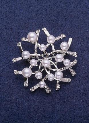 Брошь с жемчужинками