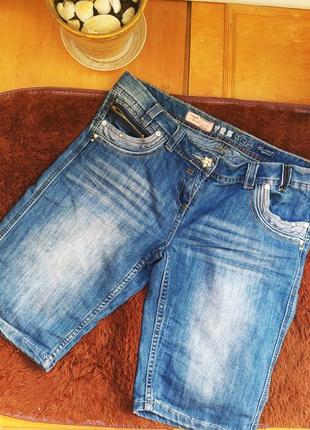 Крутые джинсовые шорты