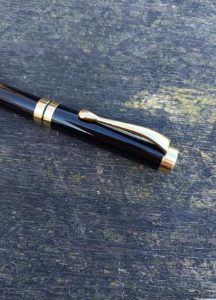 Ручка письмова з гравіюванням іменна зі змінними стрижнями у футлярі