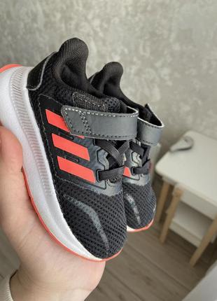 Кросівки adidas 21 розмір1 фото