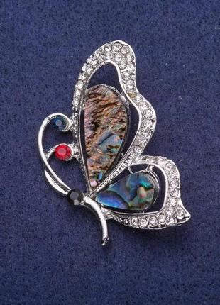 Брошь бабочка с халиотисом