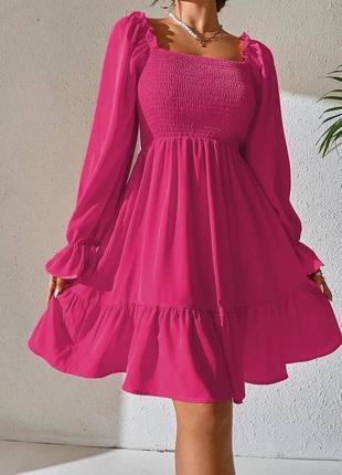 Стильна сукня міні вільного крою з резинкою на грудях і довгими рукавами якісне плаття