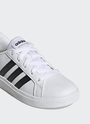 Adidas кросівки