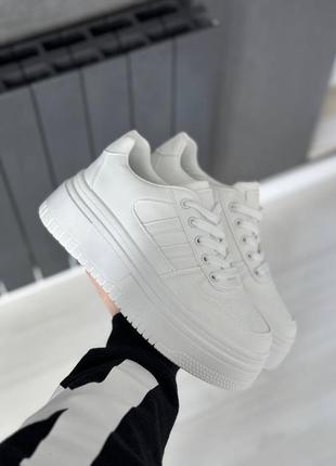 Стильні кросівки