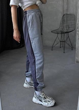 Двокольорові спортивні штани джоггери з резинкою та шнурком в поясі з кішенями з манжетами на резинці7 фото