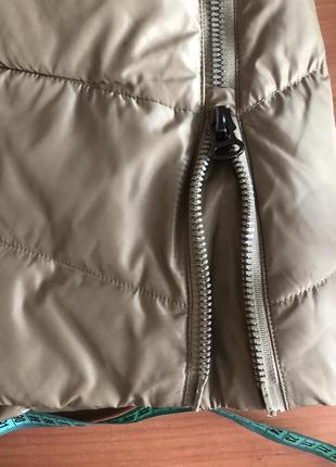 Куртка жіноча з капюшоном осіння