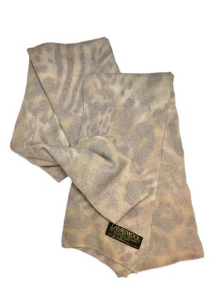Шерстяной песочно-серый шарф в анималистический принт из ланы3 фото