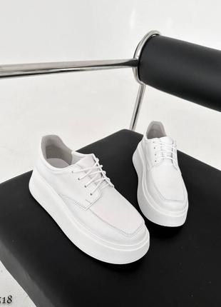 Натуральні шкіряні білі туфлі - броги - лофери на шнурівці на високій підошві2 фото