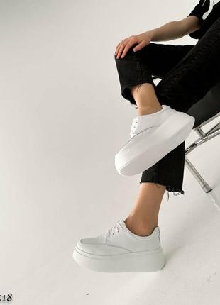 Натуральні шкіряні білі туфлі - броги - лофери на шнурівці на високій підошві7 фото