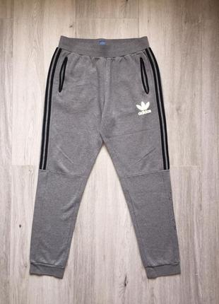 Спортивні штани cw4728 adidas з рефлективным логотипом розмір l спортивки