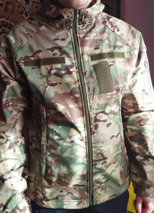 Нова камуфляжна куртка