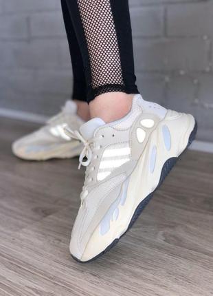 Adidas yeezy boost шикарные женские кроссовки адидас бежевого цвета (36-40)💜2 фото