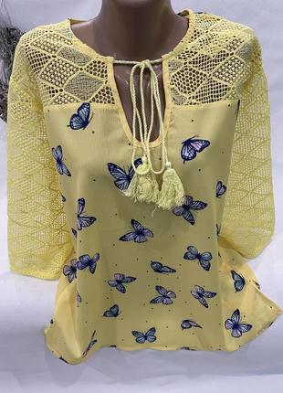 Нежная рубашка в бабочках