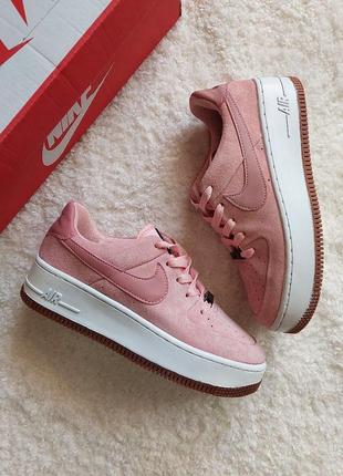 Замечательные женские кроссовки nike air force 1 pink sage пудровые