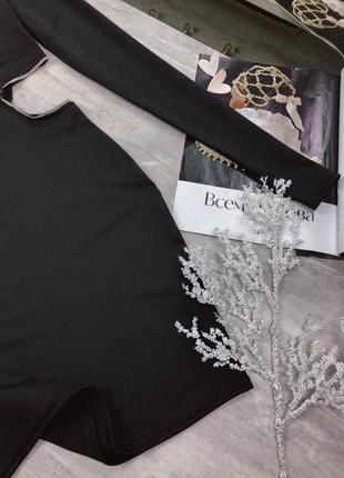 Чорна міні сукня з вирізами на талії5 фото