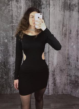 Чорна міні сукня з вирізами на талії8 фото