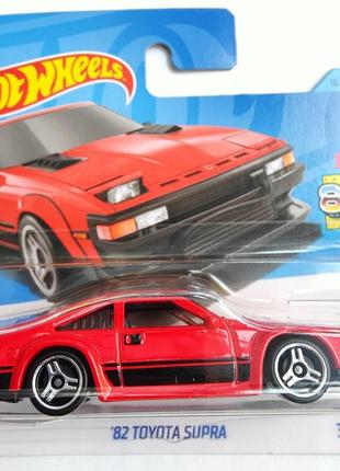 Машинка хот вилс 1:64 `82 toyota supra коллекция hw: the `80s hot wheels mattel hkg87