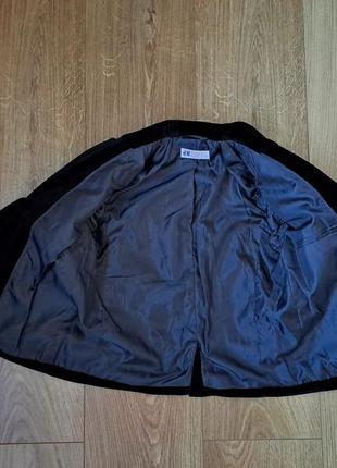 Черный бархатный пиджак для мальчика6 фото