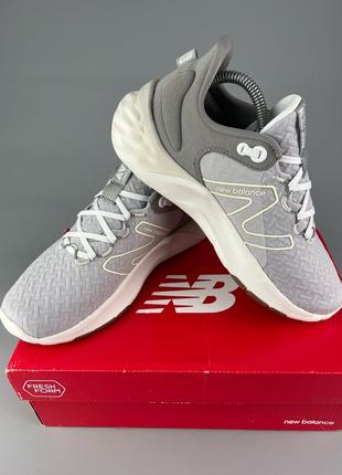 Фірмові кросівки new balance fresh foam roav v22 фото