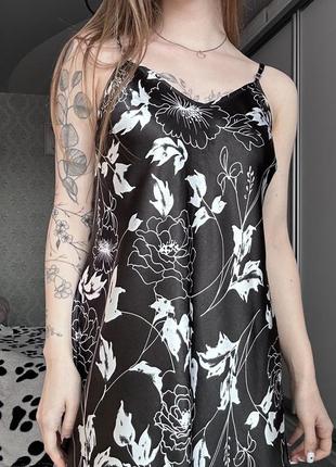 Атласне плаття у квітковий принт1 фото