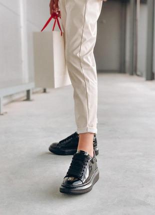 Alexander mcqueen лакированные женские кроссовки маквин черного цвета (36-40)💜4 фото