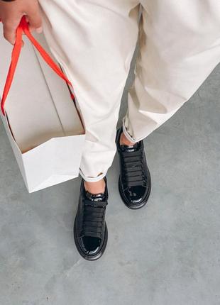 Alexander mcqueen лакированные женские кроссовки маквин черного цвета (36-40)💜7 фото