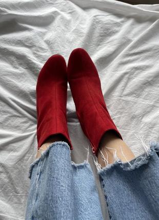 Червоні яскраві черевики на підборах 37 чоботи каблуки червоний4 фото
