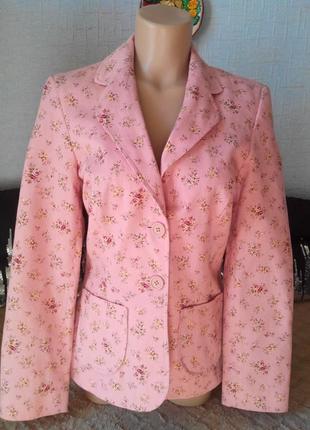 Нежный розовый пиджак в цветочный принт от kit