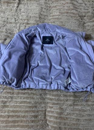 Дута коротка тепла весняна осіння куртка з штучним хутром на затяжках фіолетова5 фото