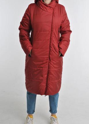 Утепленный плащ пальто на холодный сезон с карманами и капюшоном3 фото