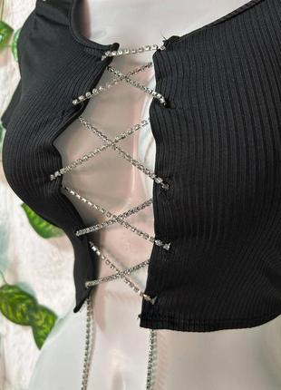 Стильная женская кофточка с цепочкой со стразами3 фото