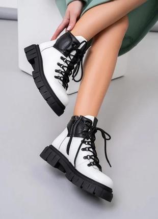 Черно-белые теплые ботинки на меху размер 38