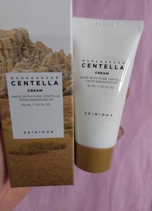 Зволожуючий крем для сухої та нормальної шкіри з центелою skin1004 madagascar centella cream 30 ml